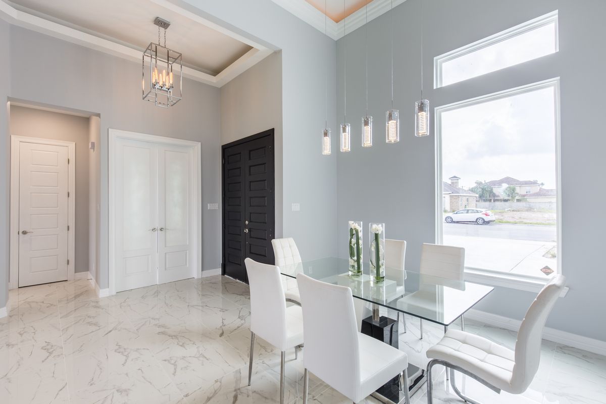 Dynasty Custom Homes por Dynasty Custom Homes en Rio Grande Valley Texas