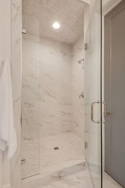 Hobbs Creek por Haury & Smith Contractors Inc. en Nashville Tennessee