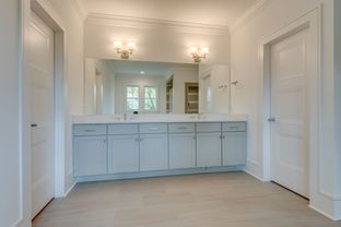 Hobbs Creek por Haury & Smith Contractors Inc. en Nashville Tennessee