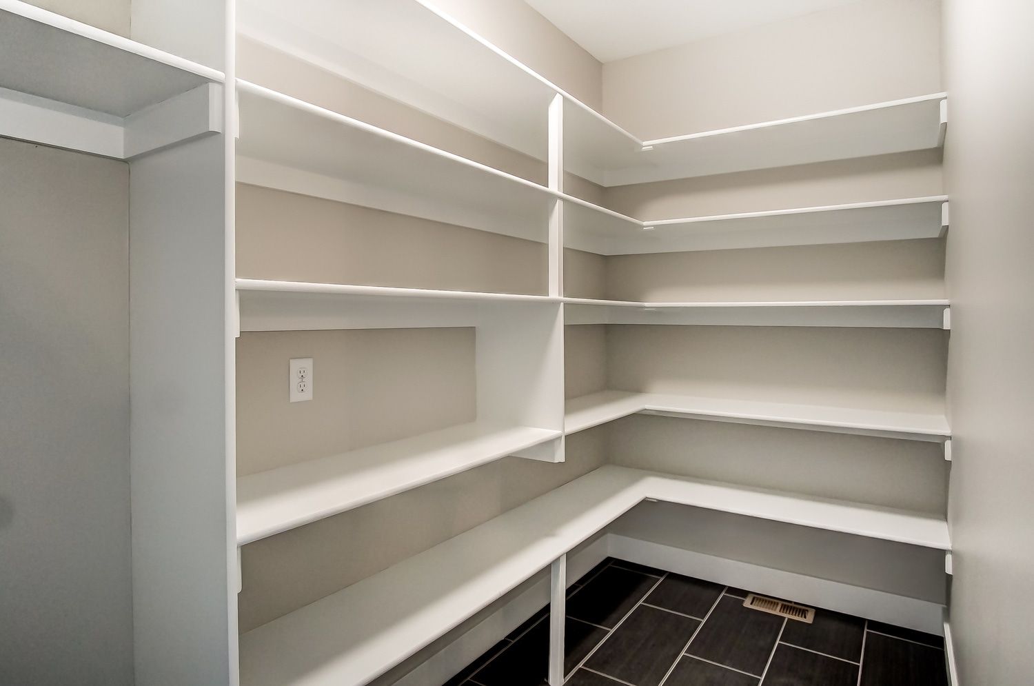 casa en Highview Terrace por Clemens Companies