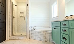 The Commons At Summit Lakes por M&J Developers en Greensboro-Winston-Salem-High Point North Carolina