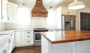 The Commons At Summit Lakes por M&J Developers en Greensboro-Winston-Salem-High Point North Carolina