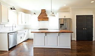 The Commons At Summit Lakes por M&J Developers en Greensboro-Winston-Salem-High Point North Carolina