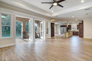 Regatta's Building Process por Regatta Building & Development II. en Orlando Florida