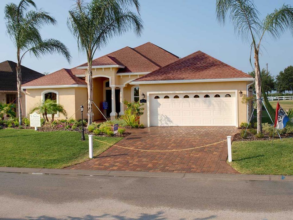 casa en T. E. James Custom Homes por T. E. James Custom Homes