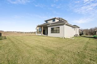 The Greens At Shoal Creek Valley por Rob Washam Homes en Kansas City Missouri