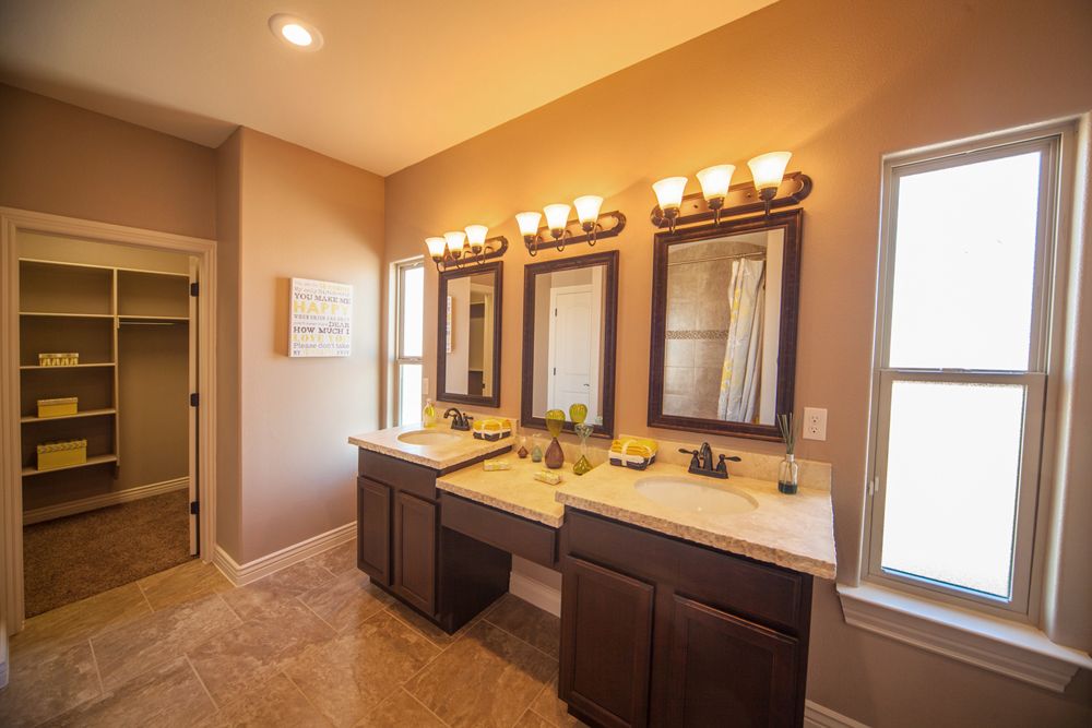 casa en Pointe Homes por Pointe Homes