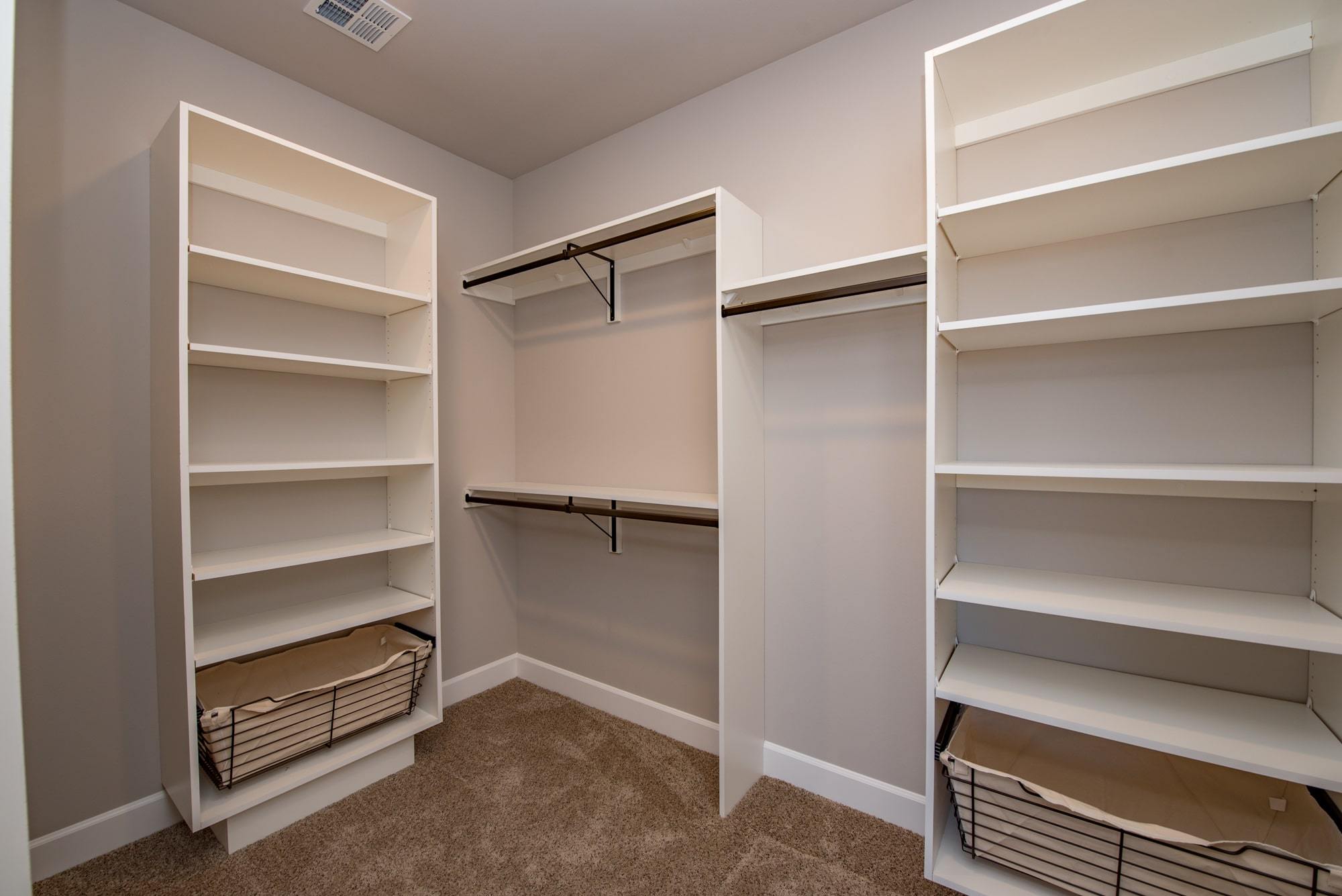 casa en CA Homes Inc. por CA Homes Inc.