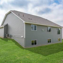 Chatfield On The Green por LOOMIS HOMES en Minneapolis-St. Paul Minnesota