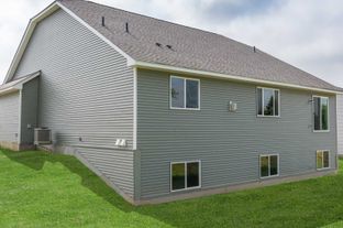 Chatfield On The Green por LOOMIS HOMES en Minneapolis-St. Paul Minnesota