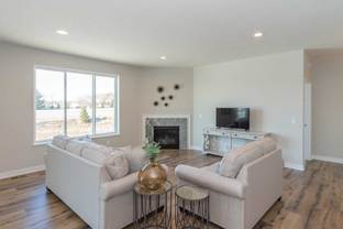 Chatfield On The Green por LOOMIS HOMES en Minneapolis-St. Paul Minnesota