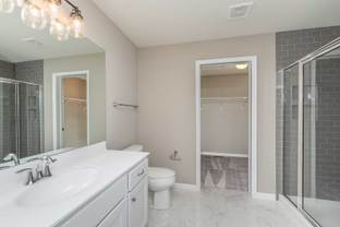 Chatfield On The Green por LOOMIS HOMES en Minneapolis-St. Paul Minnesota