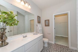 Chatfield On The Green por LOOMIS HOMES en Minneapolis-St. Paul Minnesota