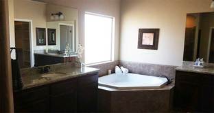 Auburn Oak Homes por Auburn Oak Homes en Bakersfield California