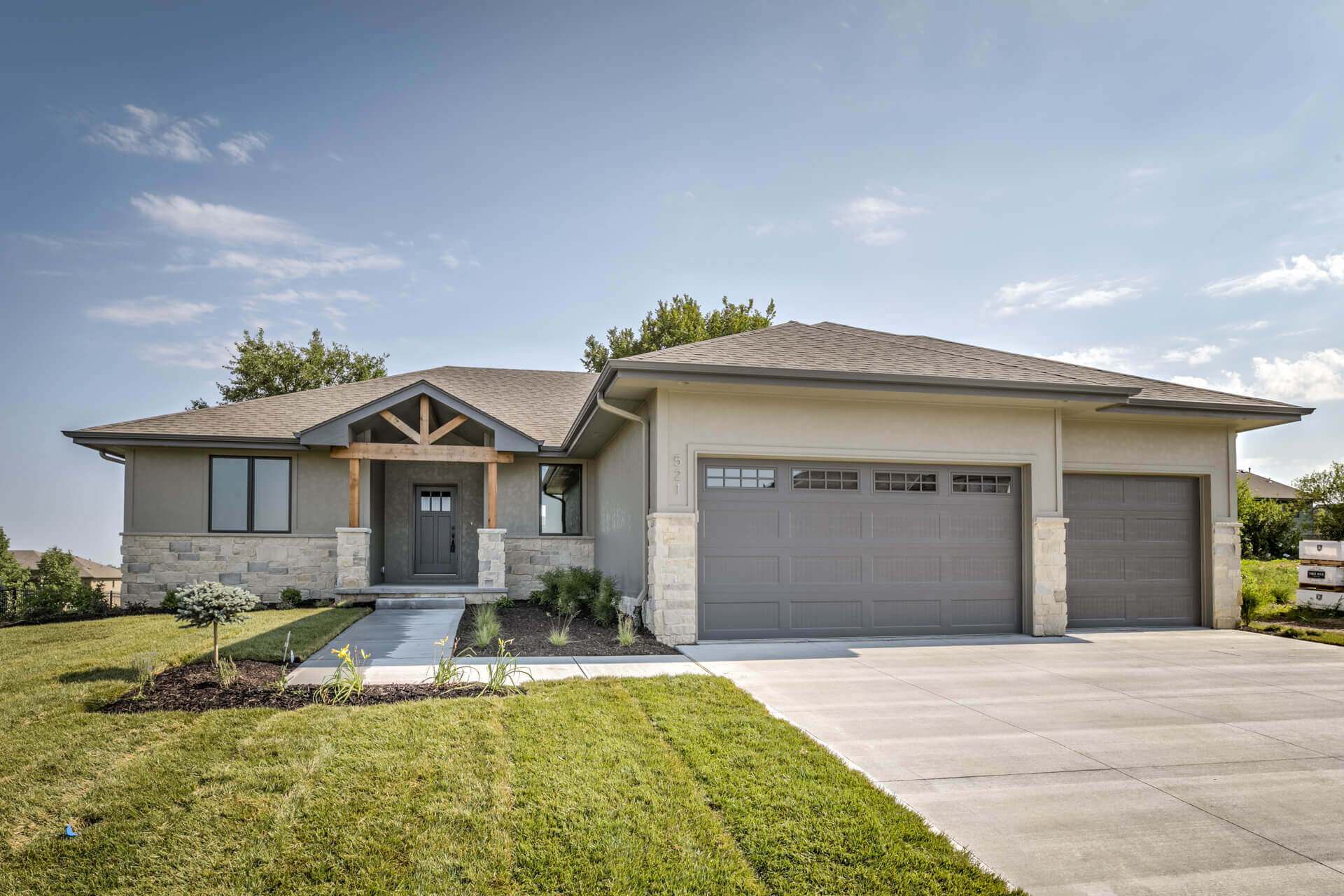 casa en Legend Trails por Nathan Homes LLC