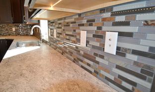 Huntington Cottage por Huntington Homes en Bismarck North Dakota