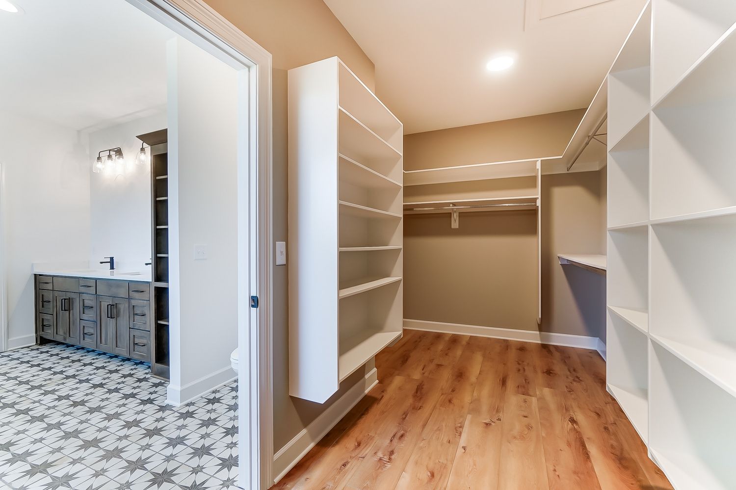 casa en Arlington Place por Clemens Companies