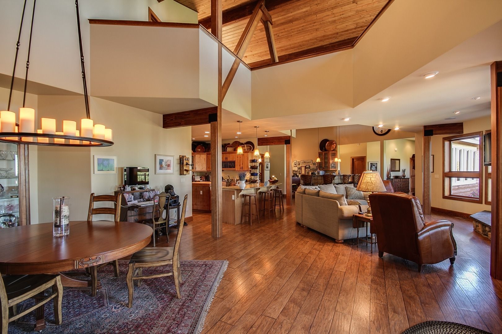 casa en EDY Construction por E.D.Y. Construction, Inc.