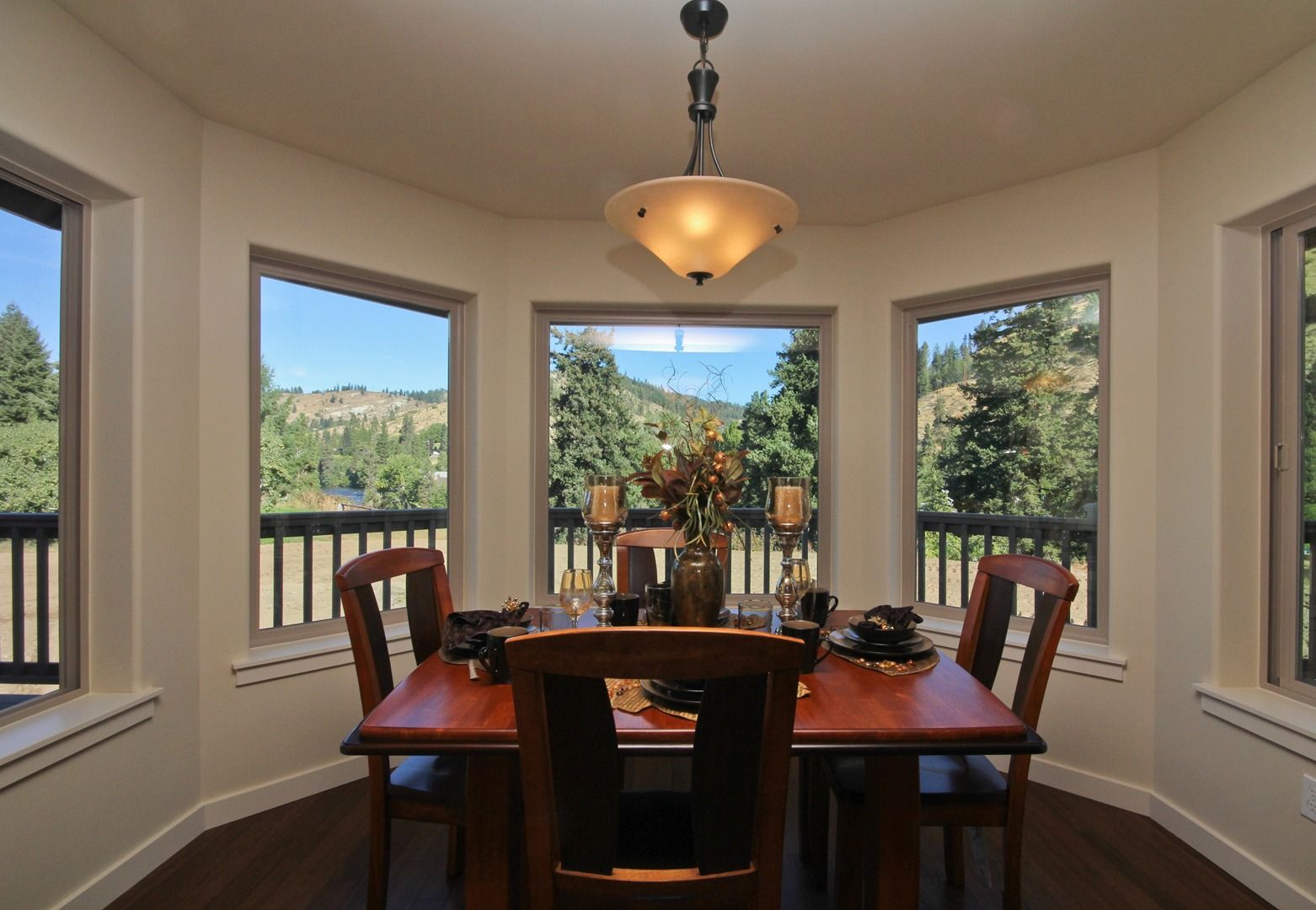 casa en EDY Construction por E.D.Y. Construction, Inc.