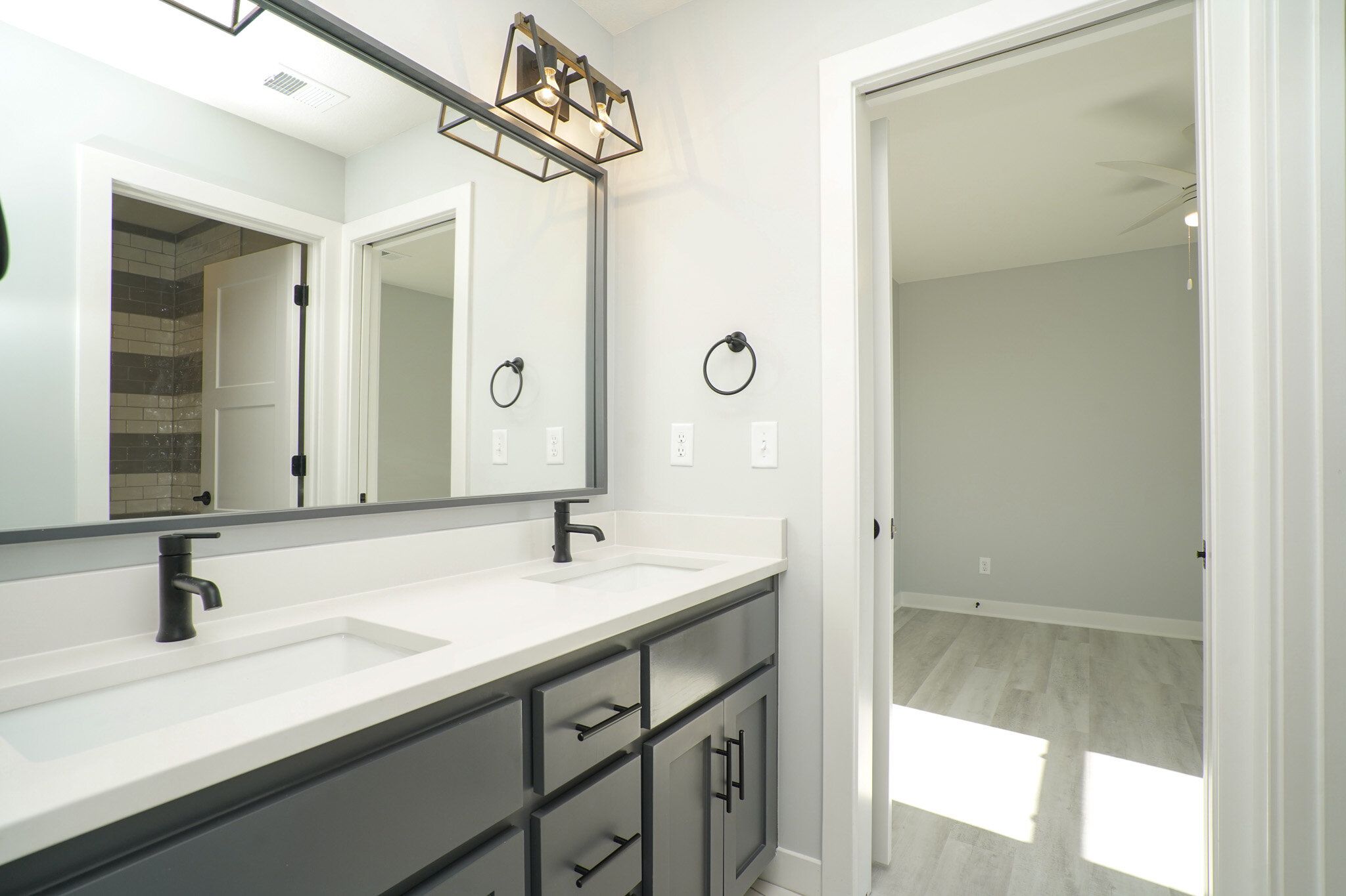 casa en IQ Home Builders. por IQ Home Builders.