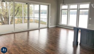 J. Hall Homes por J. Hall Homes en Washington Virginia