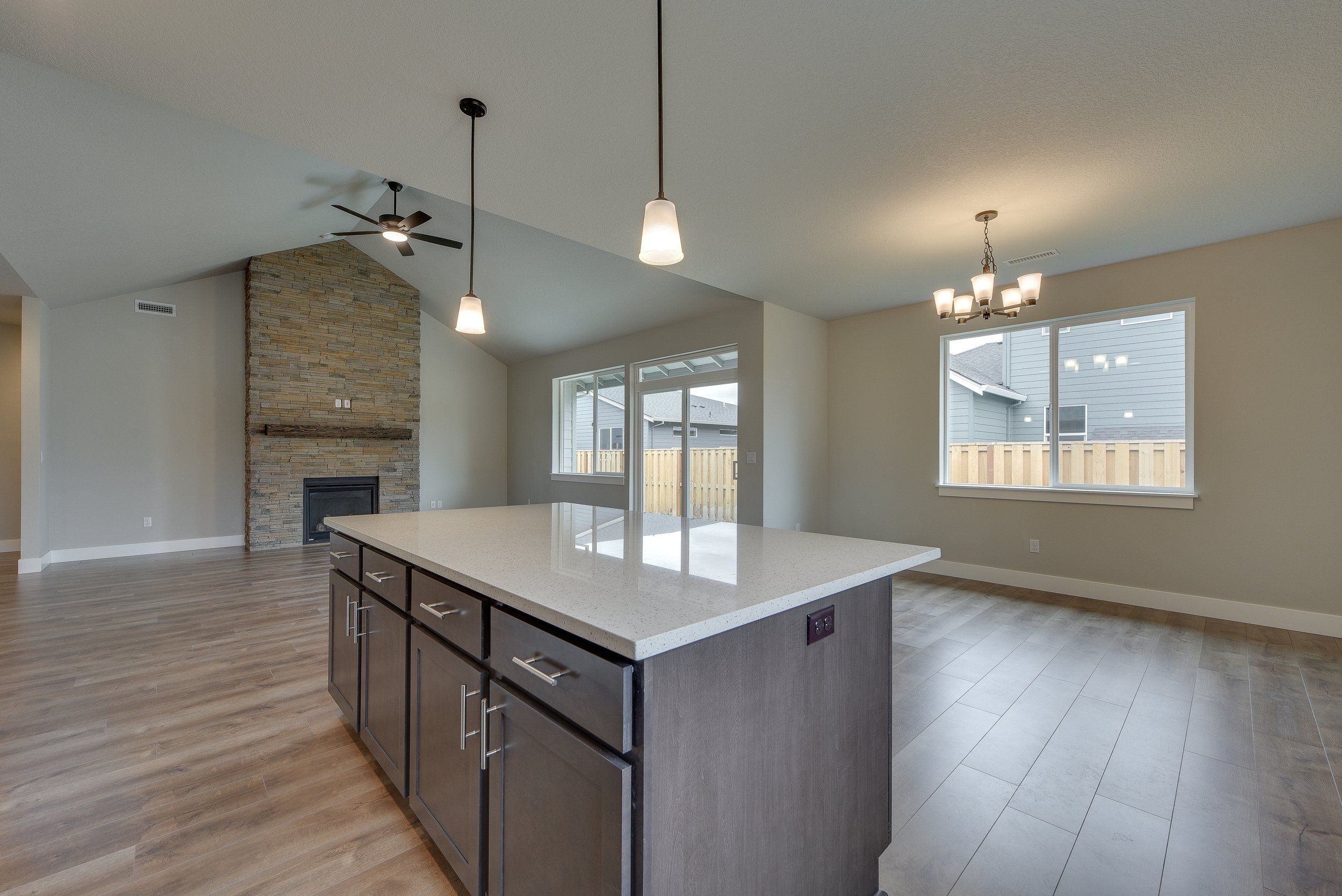 Byrd's Nest por Cedar Ridge Homes en Portland-Vancouver Oregon