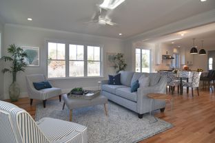 The Ridings por Elite Builders en Worcester Massachusetts