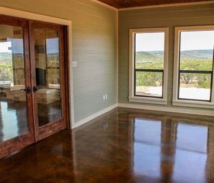 Hill Country Classics Custom Homes por Hill Country Classics Custom Homes en San Antonio Texas