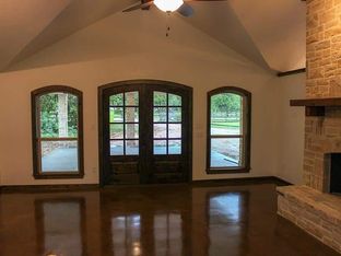 Hill Country Classics Custom Homes por Hill Country Classics Custom Homes en San Antonio Texas