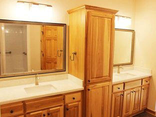 Hill Country Classics Custom Homes por Hill Country Classics Custom Homes en San Antonio Texas