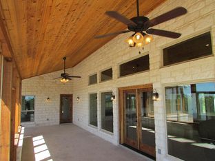 Hill Country Classics Custom Homes por Hill Country Classics Custom Homes en San Antonio Texas