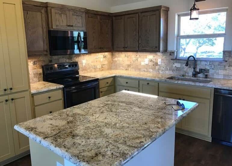 Hill Country Classics Custom Homes por Hill Country Classics Custom Homes en San Antonio Texas