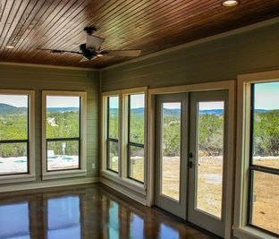 Hill Country Classics Custom Homes por Hill Country Classics Custom Homes en San Antonio Texas