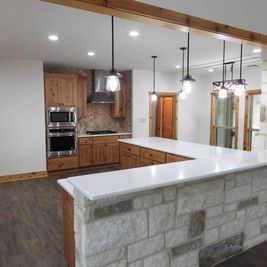 Hill Country Classics Custom Homes por Hill Country Classics Custom Homes en San Antonio Texas