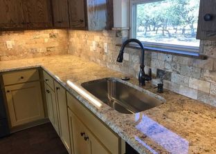 Hill Country Classics Custom Homes por Hill Country Classics Custom Homes en San Antonio Texas