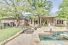 casa en Don Holmes Properties por Don Holmes Properties