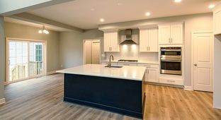 Reserve At Feura Bush por Amedore Homes en Albany-Saratoga New York