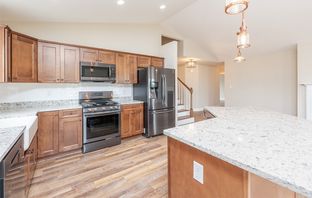 Queen - Oakbridge: Waynesboro, Virginia - Oaktree Builders, Inc.