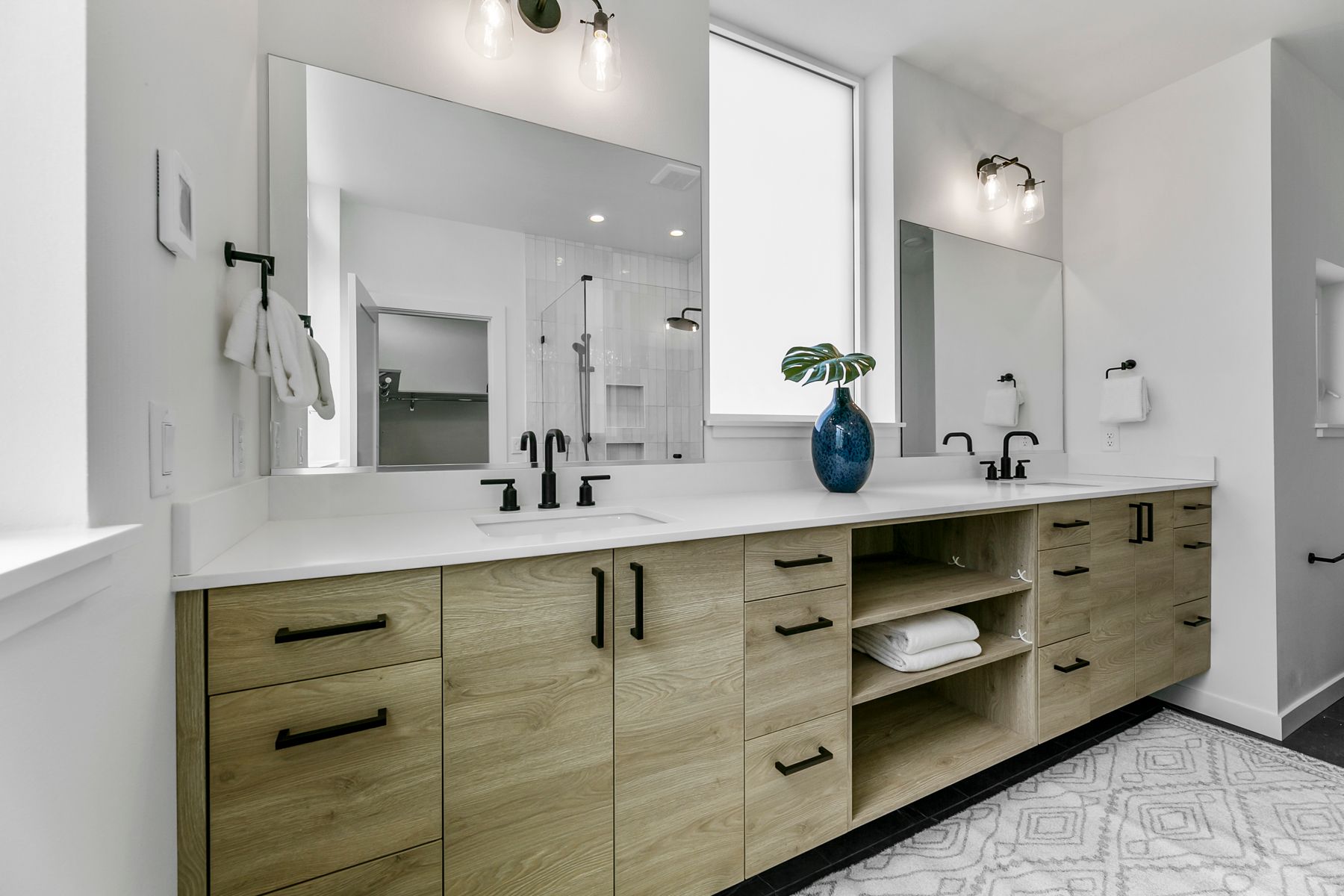 casa en Queen Anne (6th) por Mirra Homes, LLC