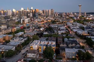 Queen Anne (6th) por Mirra Homes, LLC en Seattle-Bellevue Washington