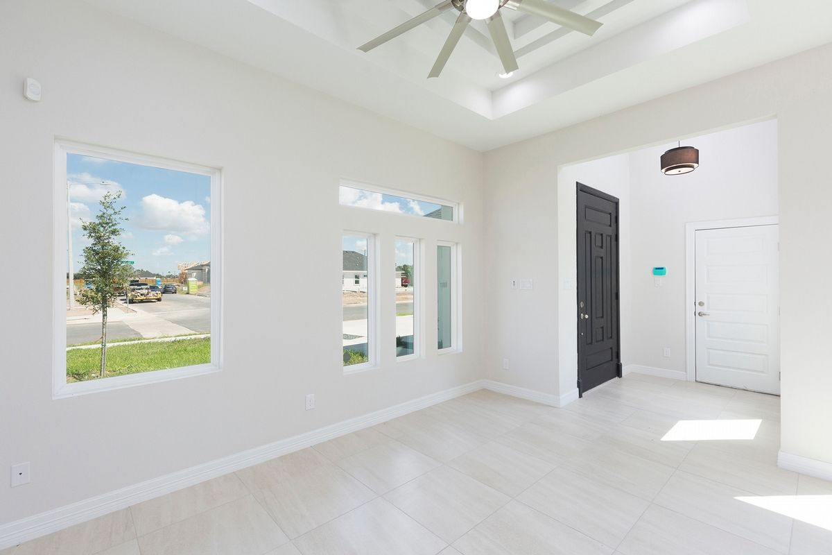 Dynasty Custom Homes por Dynasty Custom Homes en Rio Grande Valley Texas