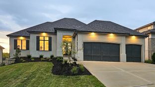 Regents Park Leawood por Don Julian Builders en Kansas City Kansas