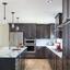 casa en Associates in Building + Design, Ltd. por Associates in Building + Design, Ltd.