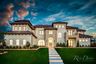 casa en Hills Of Kingswood por Ron Davis Custom Homes
