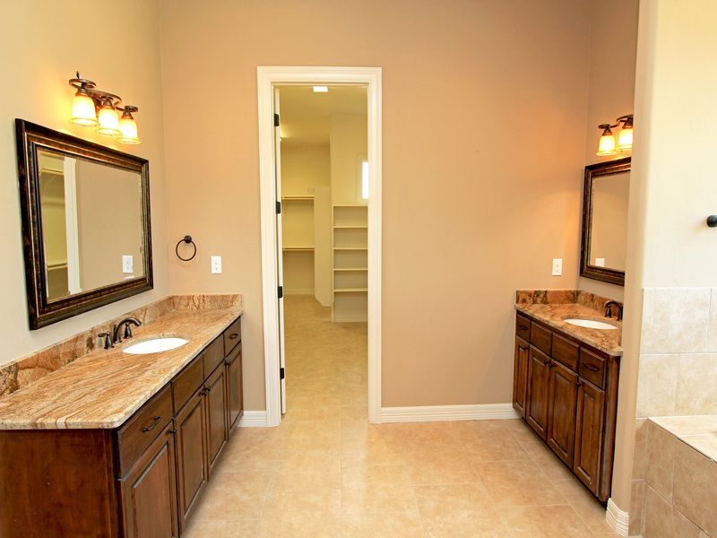 casa en Precise Custom Homes por Precise Custom Homes