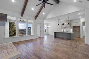 SaddleCrest Estates por Abba River Homes en Fort Worth Texas