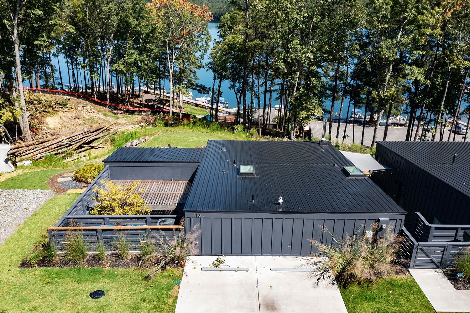 casa en Waterview Townhomes Of Lake Arrowhead por Rezide Properties