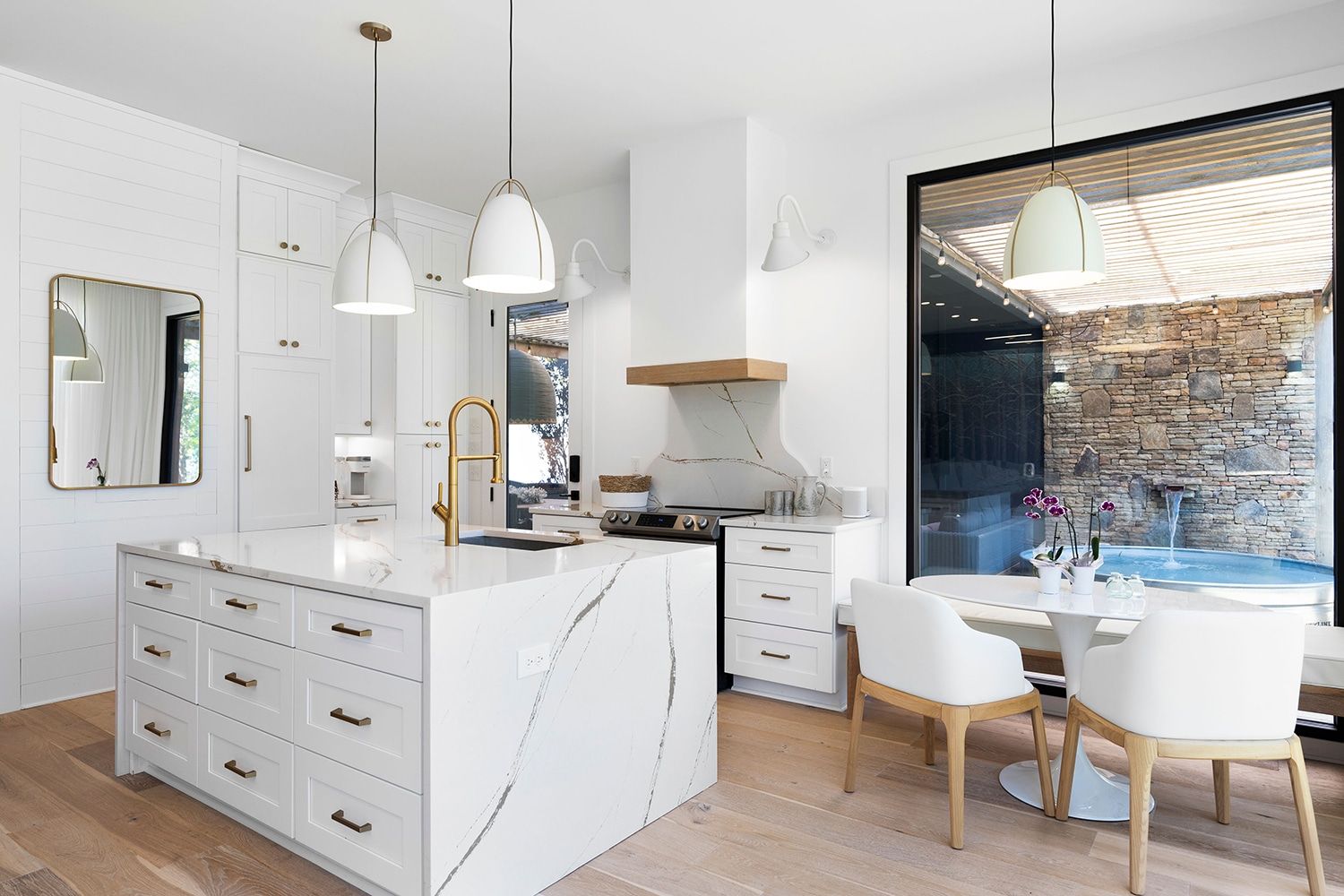 casa en Waterview Townhomes Of Lake Arrowhead por Rezide Properties