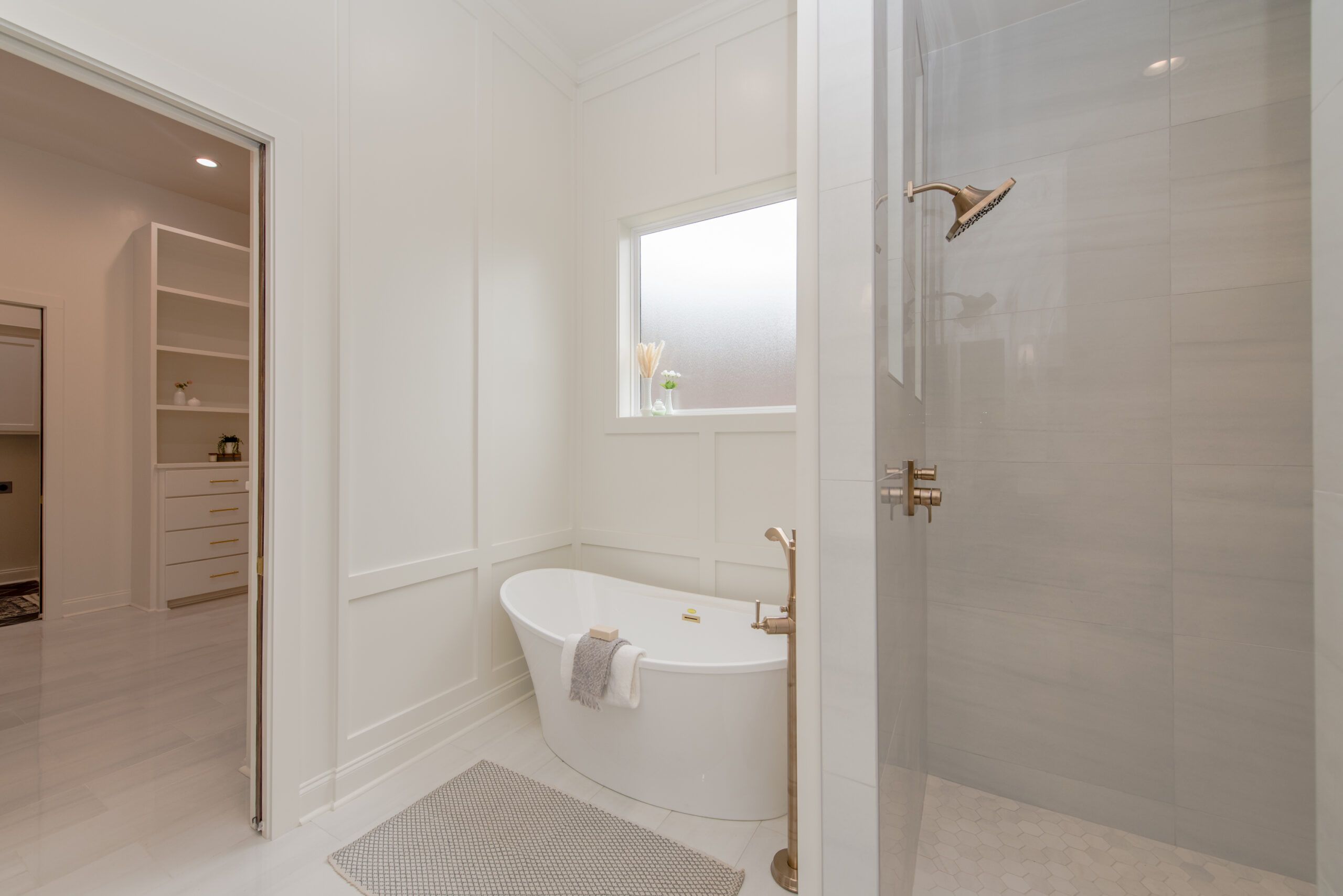 casa en AM Design & Construction Group por AM Design & Construction Group