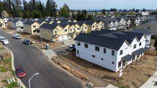 Redwood Landing Addition II por Icon Construction en Portland-Vancouver Oregon